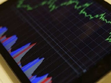 航拍视角下的以色列CBD区爆炸事件，高楼受损严重，背后的故事引人深思